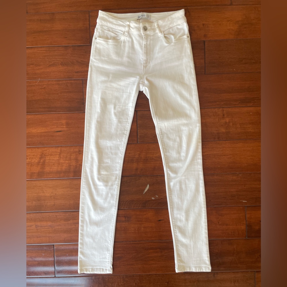 WHITE SKINNY ZARA JEANS🤍🤍 Size US 6 EUR 36